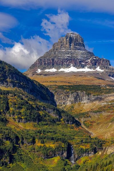 Haney, Chuck 아티스트의 Clements Mountain and Reynolds Creek Falls in autumn-Glacier National Park-Montana-USA작품입니다.